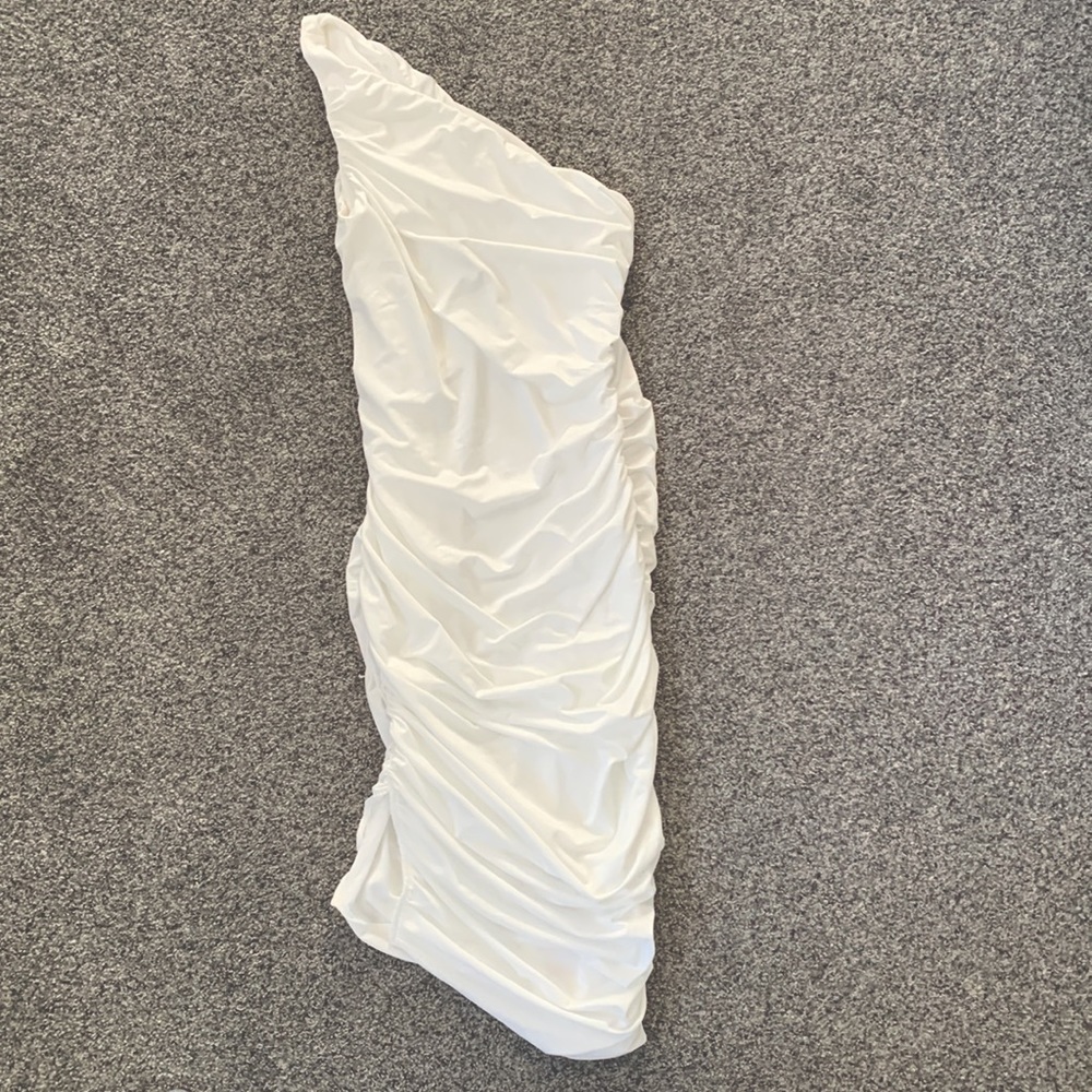 NWT White ruched one-shoulder bodycon dress